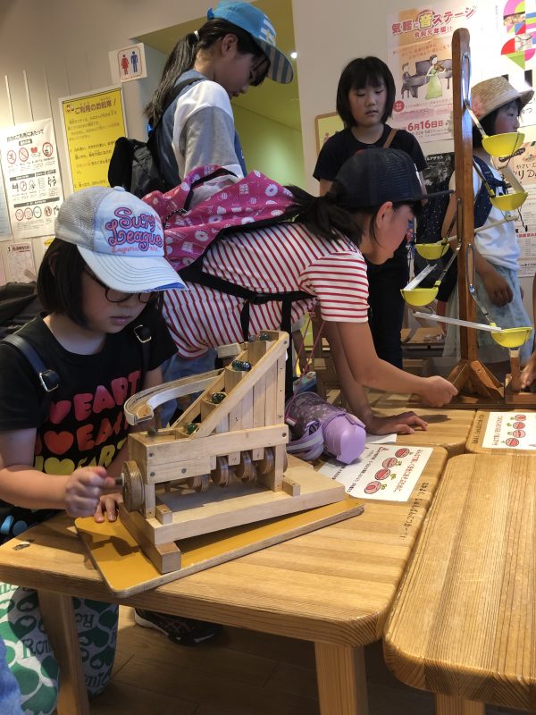 子どもたちが遊んでいる様子2