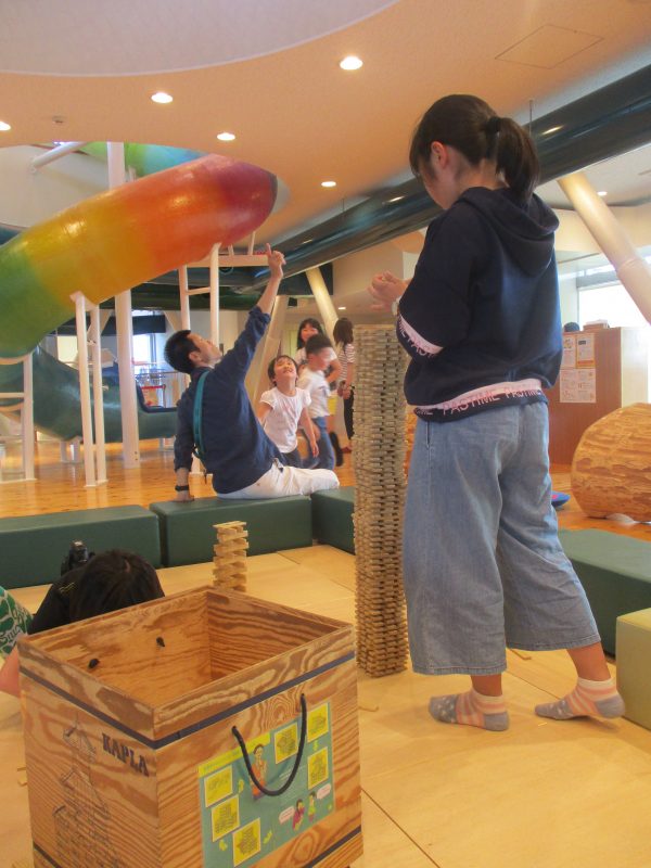 子どもたちが遊んでいる様子3