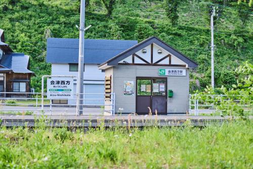 西方駅の画像